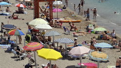 Violent brawl over lounge chairs at famous beach leaves one man dead, others facing charges Newcastle Accountants